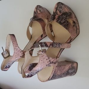 NWOB Nine West Pink and Grey snakeskin platform sandal, size 8.5